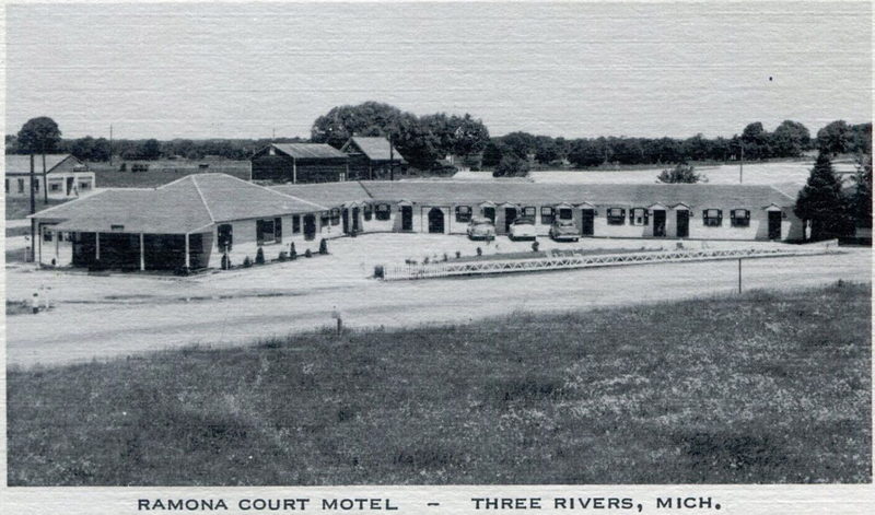 Ramona Court Motel - Vintage Postcard